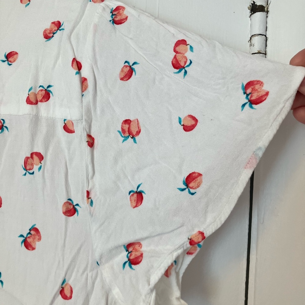 Torrid White Button-Down Peach Top 🍑 - Picture 4 of 8